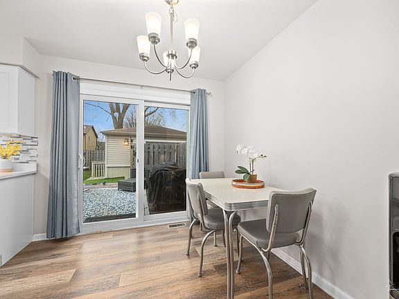 5th image of 200 Basswood Dr