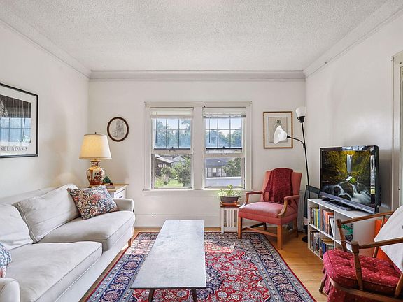 4th image of 2512 33rd Ave S