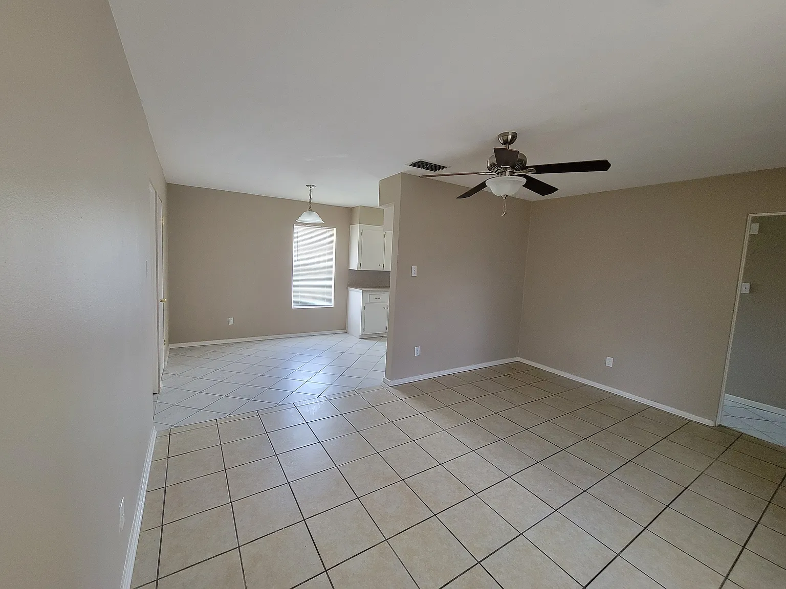 3 bed, 1104 sqft, $1,630 — Photo 3