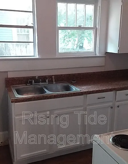 511 10th Ave — Photo 8