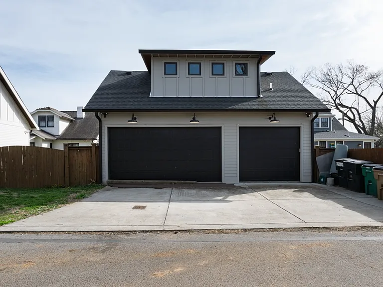 Designed for busy professionals and families, this home combines easy off-street parking with a peaceful neighborhood just minutes from downtown and Nashville's leading hospitals and universities.