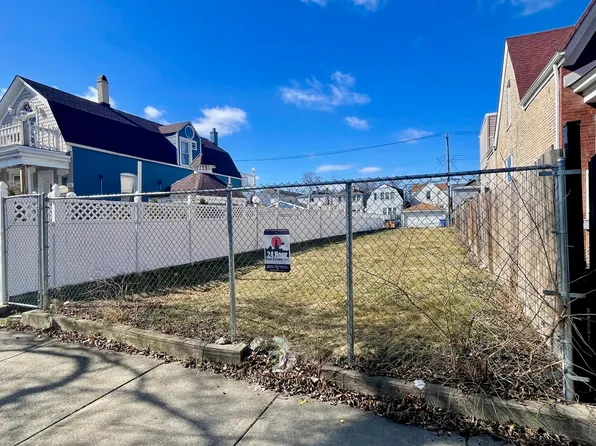 932 N Trumbull Ave, Chicago, IL 60651