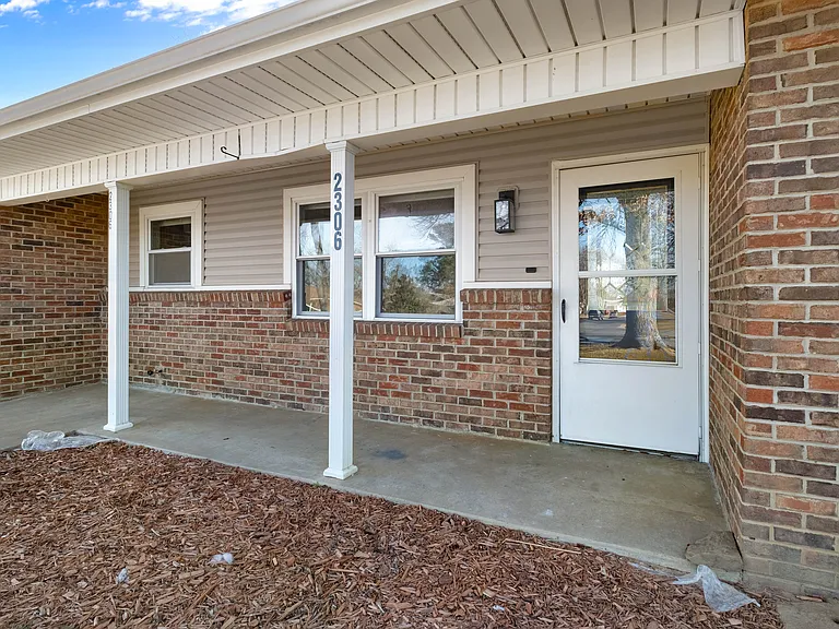 2306 Douglas St — Photo 5