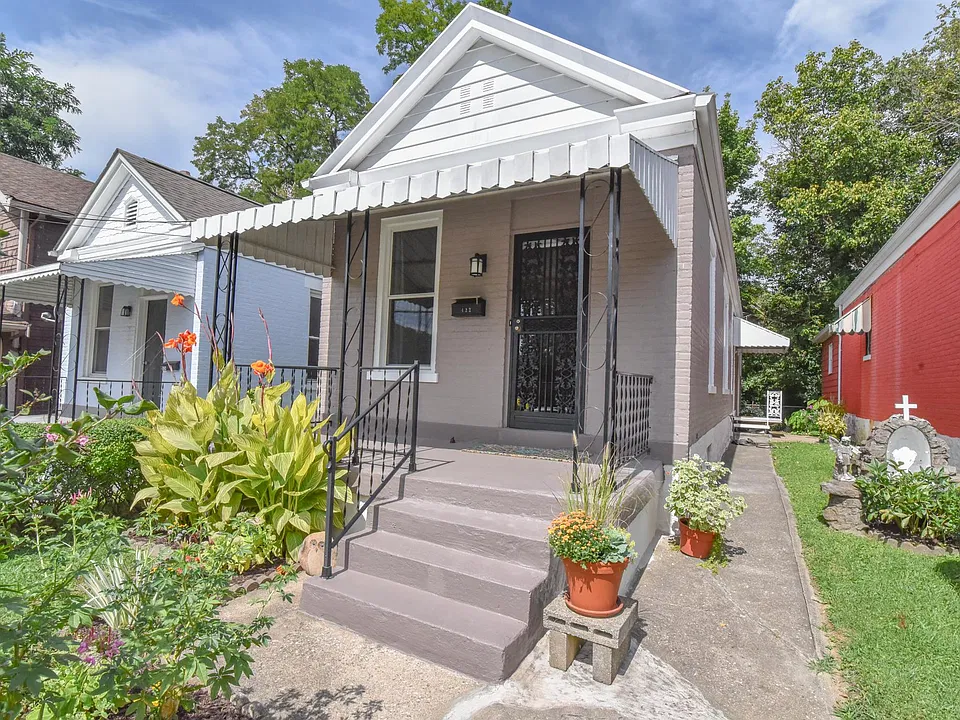 422 W 16th St