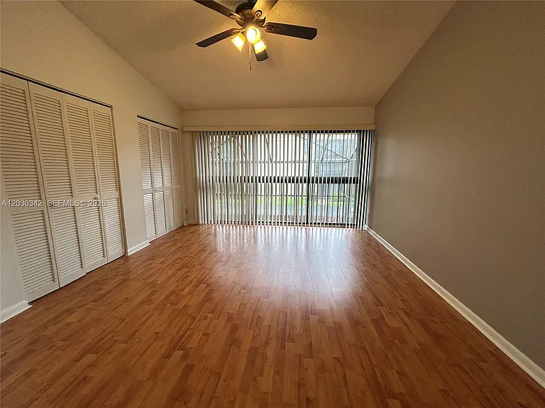 4401 SW 70th Ter — Photo 17