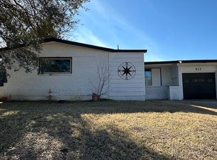 917 NW 8th St, Grand Prairie, TX 75050