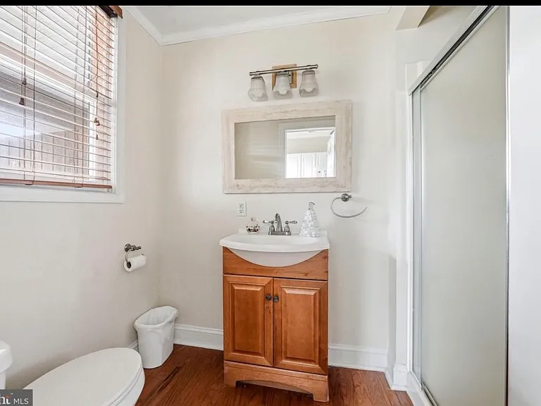121 Grandview Ave — Photo 7