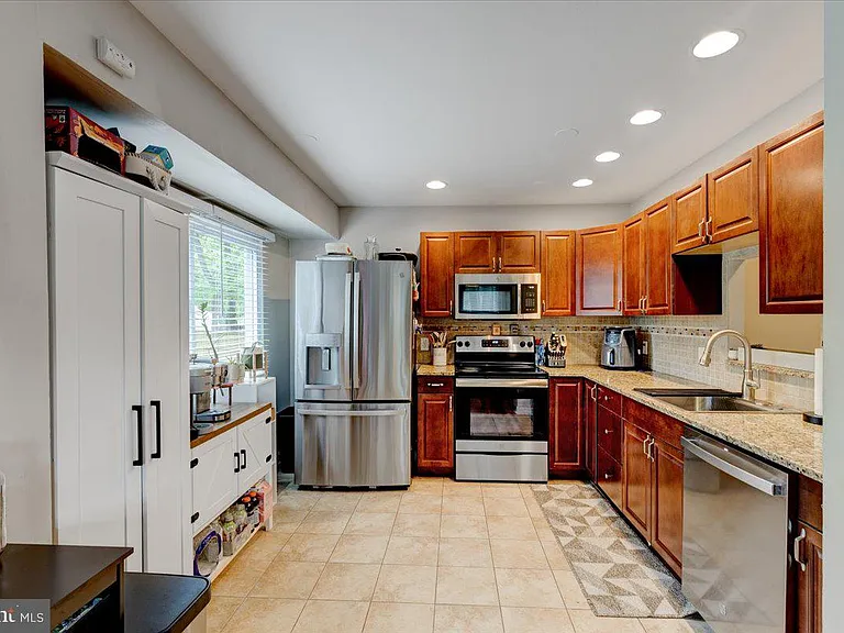1519 Manor View Rd — Photo 9