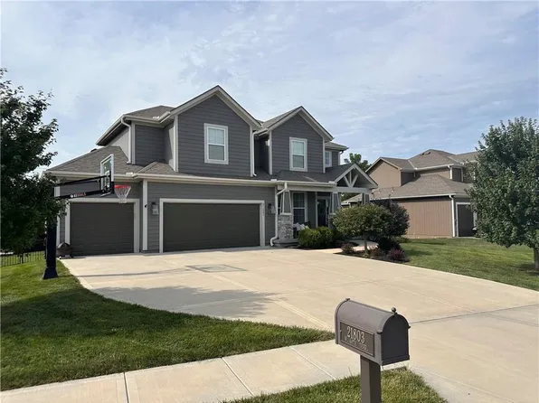 21803 W 46th Ter, Shawnee, KS 66226