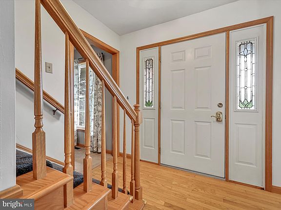 3rd image of 674 Glen Run Dr