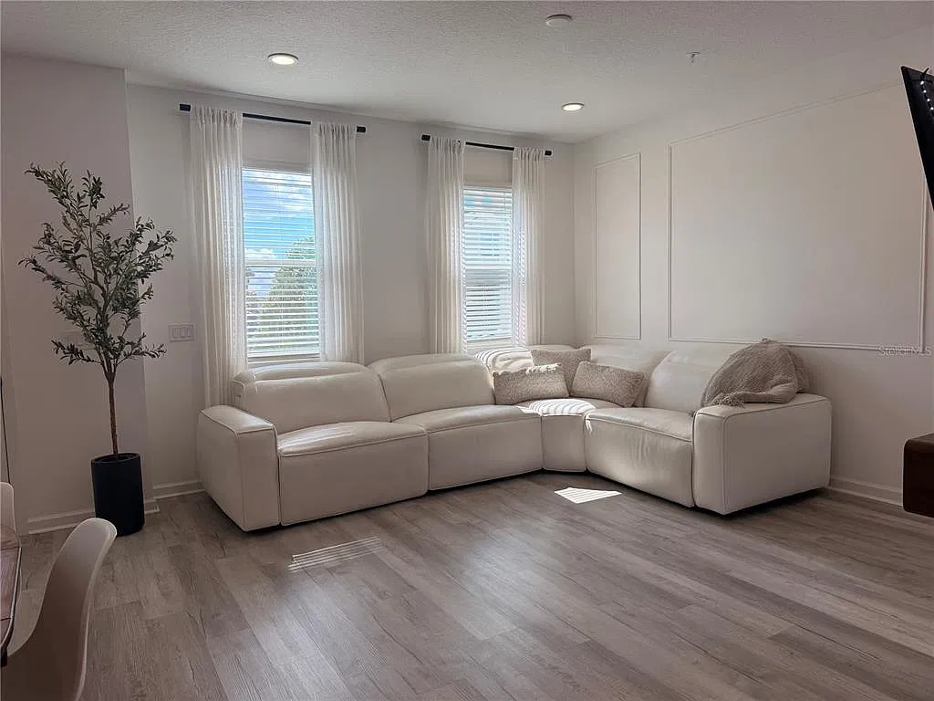 4 bed, 2.5 bath, 1678 sqft, $3,200 — Photo 4