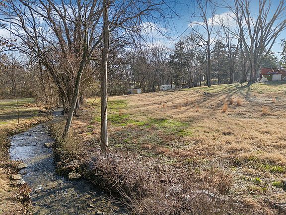 5th image of 1024 Lake Ct Lot 8