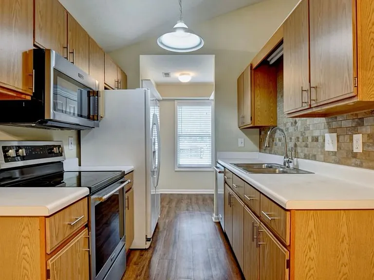 810 Southern Charm Dr — Photo 16