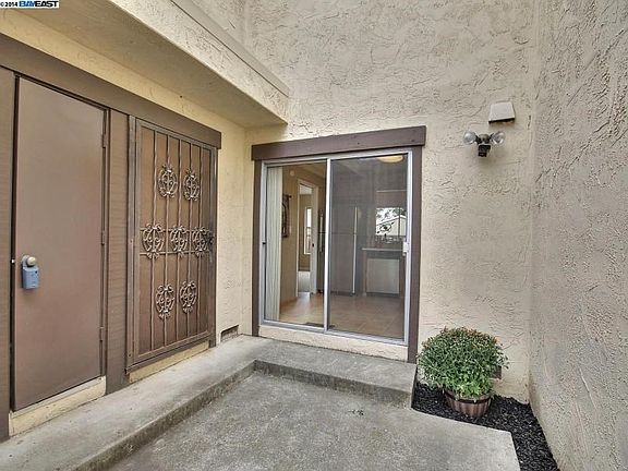 3rd image of 33 Villa Dr