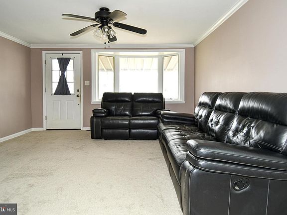 3rd image of 1011 Londonderry Dr