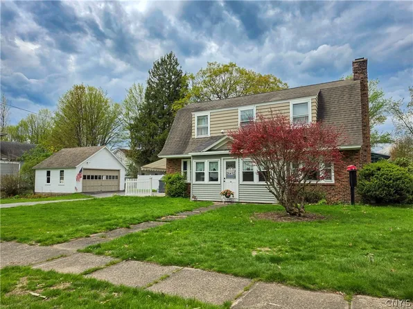 16 5th St, Camden, NY 13316