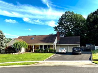 27 June Pl, Aberdeen, NJ 07747