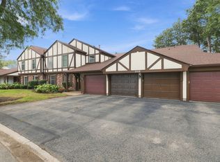 2158 Lancaster Cir APT 101-C, Naperville, IL 60565