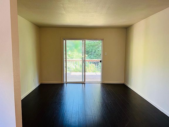 4th image of 4432 Mockingbird Ln