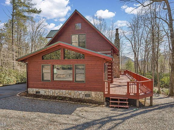 5th image of 319 Ivy Wood Ln