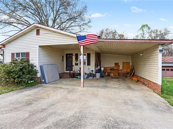 1817 Amostown Rd, Sandy Ridge, NC 27046