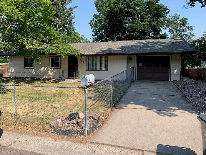 126 Saranac Dr — Photo 2