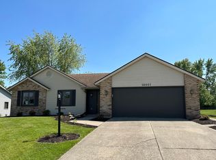 10001 Sawtooth Ct, Fort Wayne, IN 46804