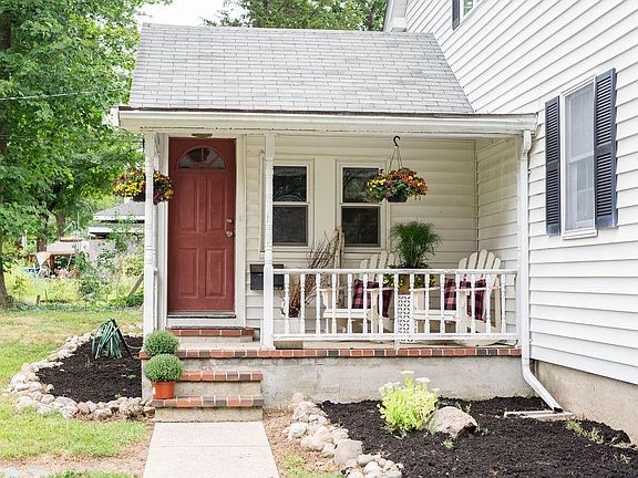 3rd image of 24 Spear Ave