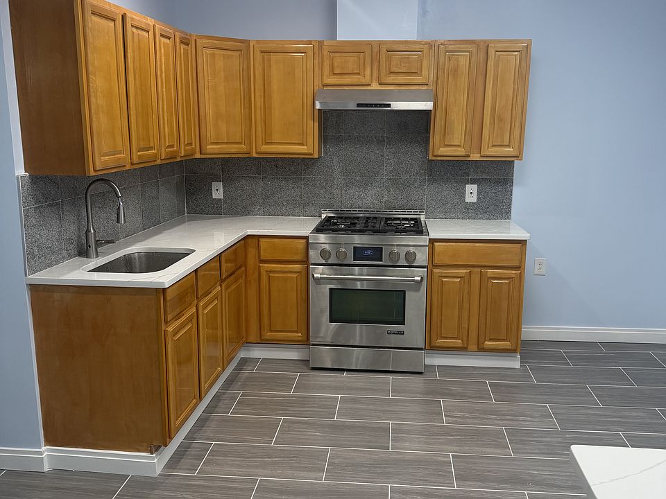 1st image of 101 Rochelle Ave Floor 2