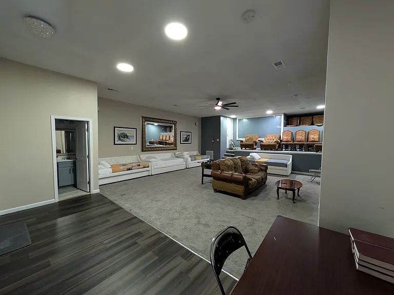 1801 Robin Hood Ln — Photo 10