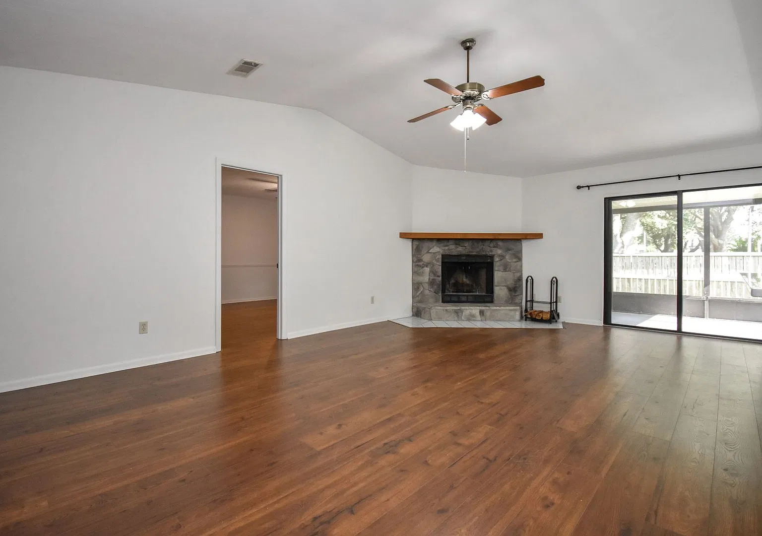 3737 NW 59th Place (Mile Run) — Photo 4