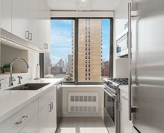 3rd image of 300 E 85th St APT 1401
