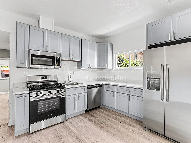 1619 Walnut St #A — Photo 6