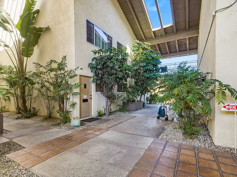 Sierra West Apartments — Photo 8
