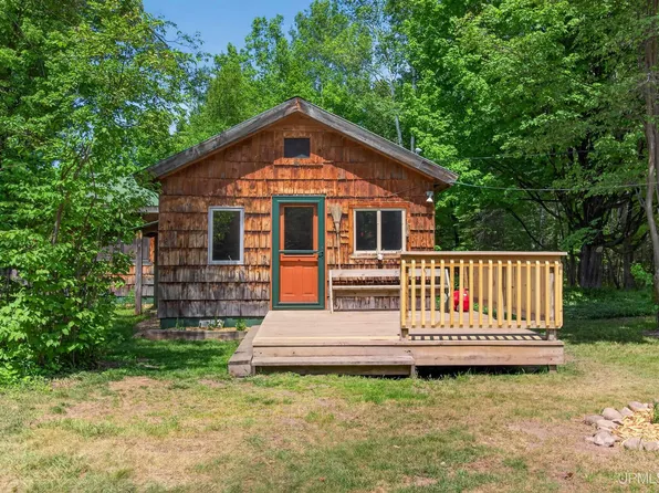 5860 County Rd #550, Marquette, MI 49855
