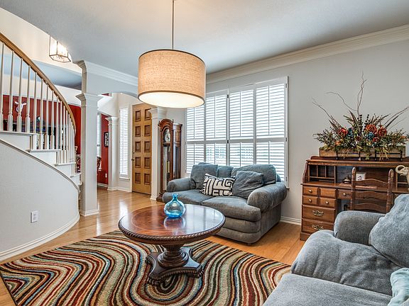 4th image of 400 Clover Leaf Ln