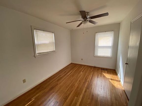 4th image of 527 Crowmorr St NW