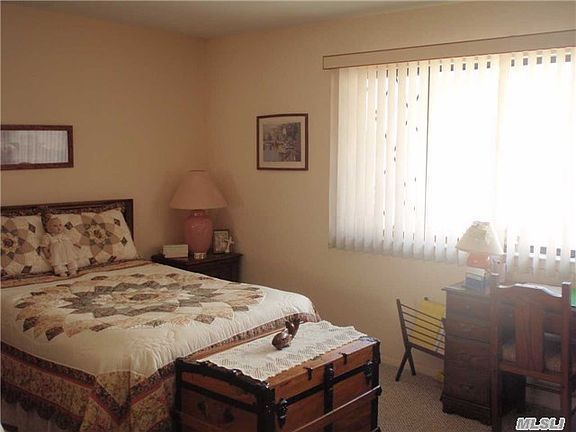 5th image of 26 Cambridge Dr W