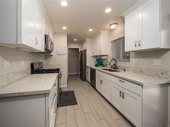 3rd image of 35342 Yucaipa Blvd