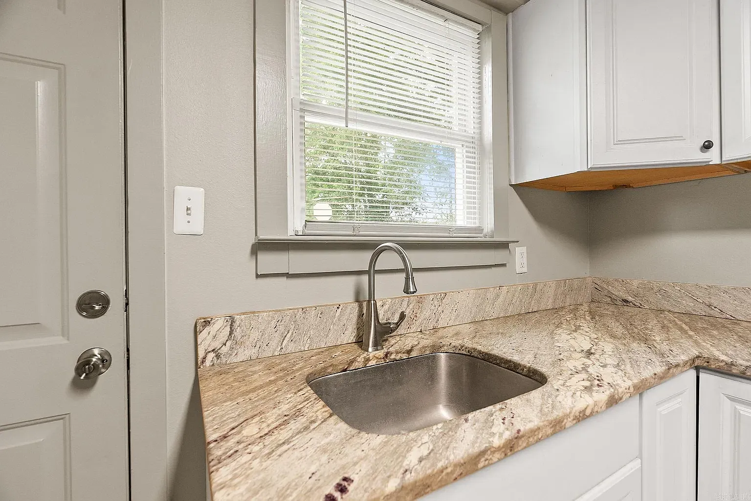 1 bed, 828 sqft, $900 — Photo 2