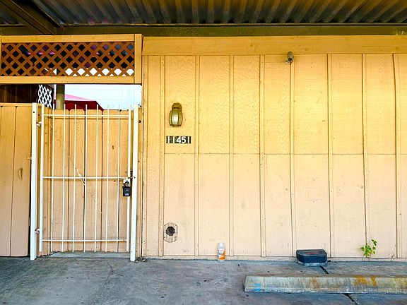 2nd image of 11451 Beechnut St