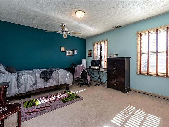 4th image of 771 Leonard Ct