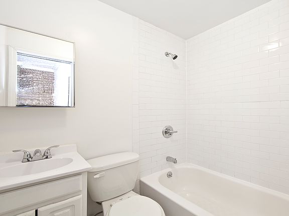 5th image of 13 Essex St APT 6