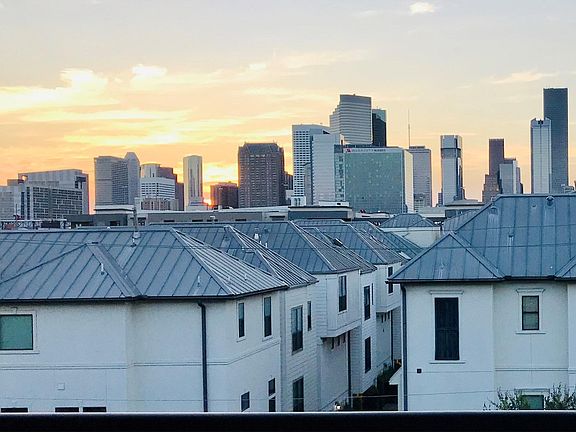 2nd image of 615 Nagle St