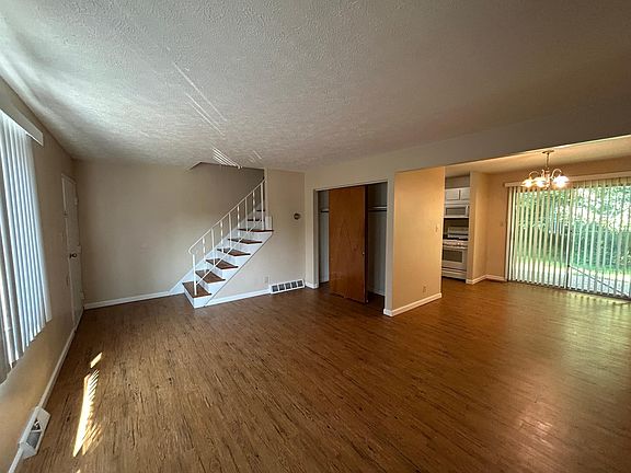 5th image of 2337 Newton St