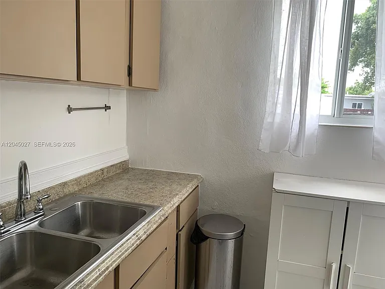 2131 Arthur St — Photo 22