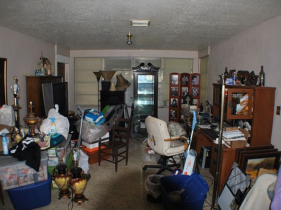 5th image of 105 W Leon Ln