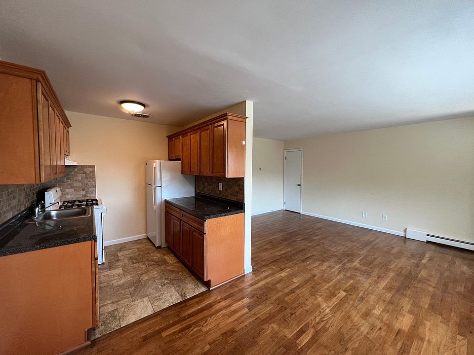 2nd image of 18 Waldron Ave APT 3B