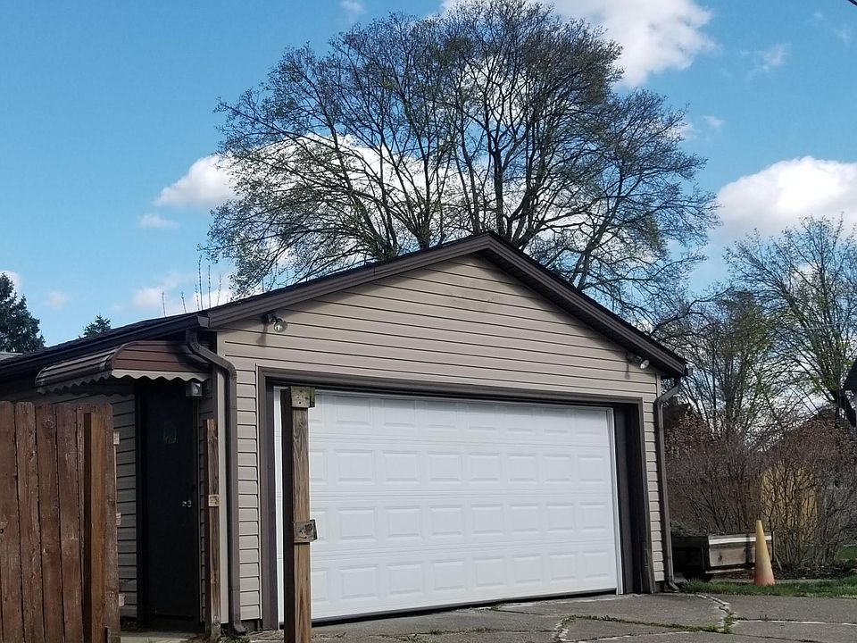 2nd image of 1918 11th St SW