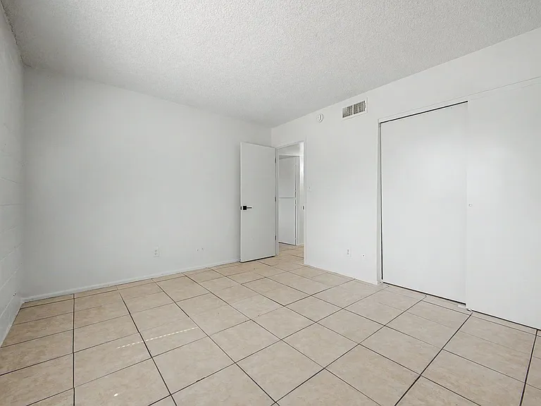 9514 N. 8th St — Photo 36